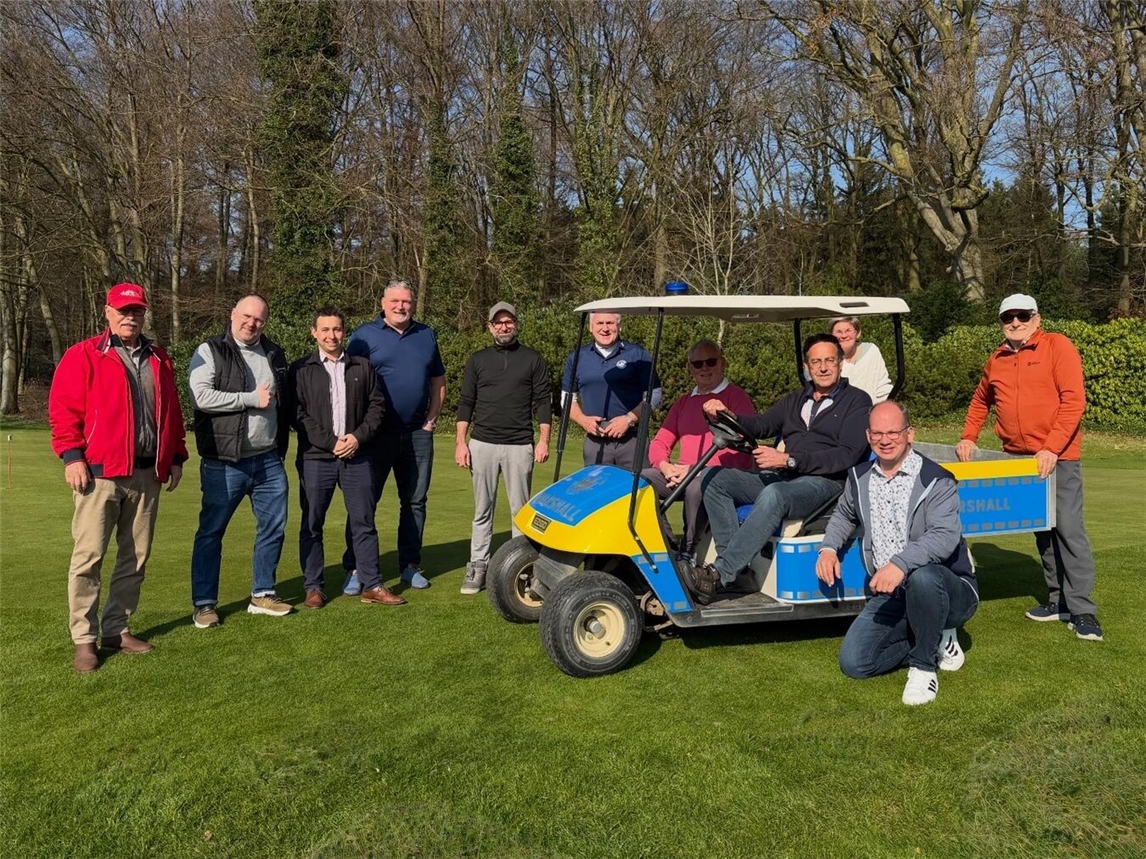 Der Land-Golf-Club Schloss Moyland freut sich über sein Jubiläum – und ein neues Cart. Foto: privat