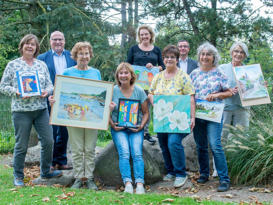 Der Malkreis Herongen stellt im Jubiläumsjahr wieder einige Werke bei der Volksbank in Straelen aus.Foto: Gerhard Seybert