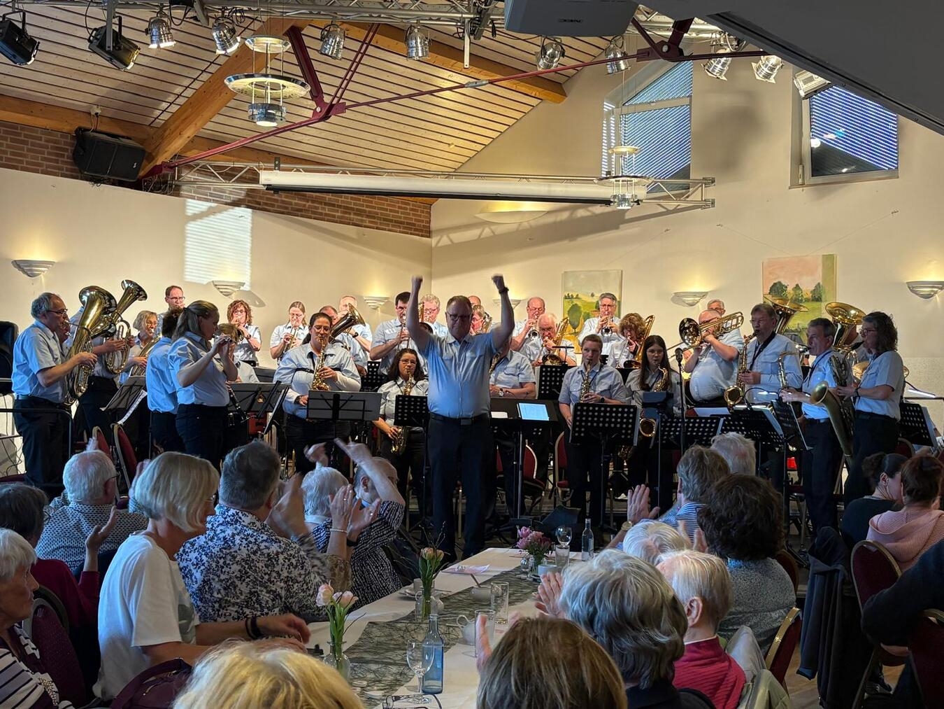 "Musikverein Uedem Konzert in Keppeln, abwechslungsreiches Repertoire, Publikum begeistert"