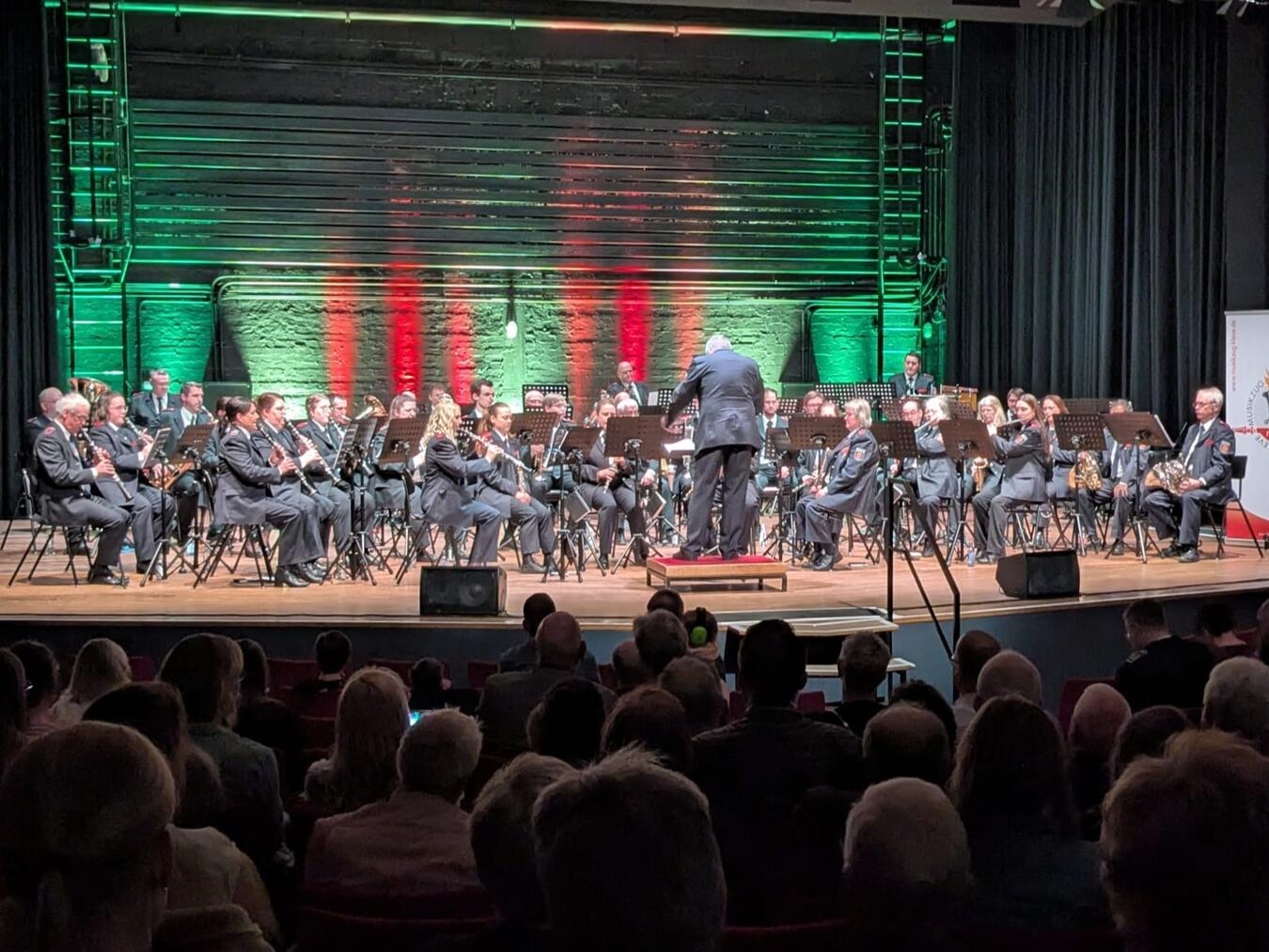 "Musikzug der Freiwilligen Feuerwehr spielt Konzert in Klever Stadthalle"