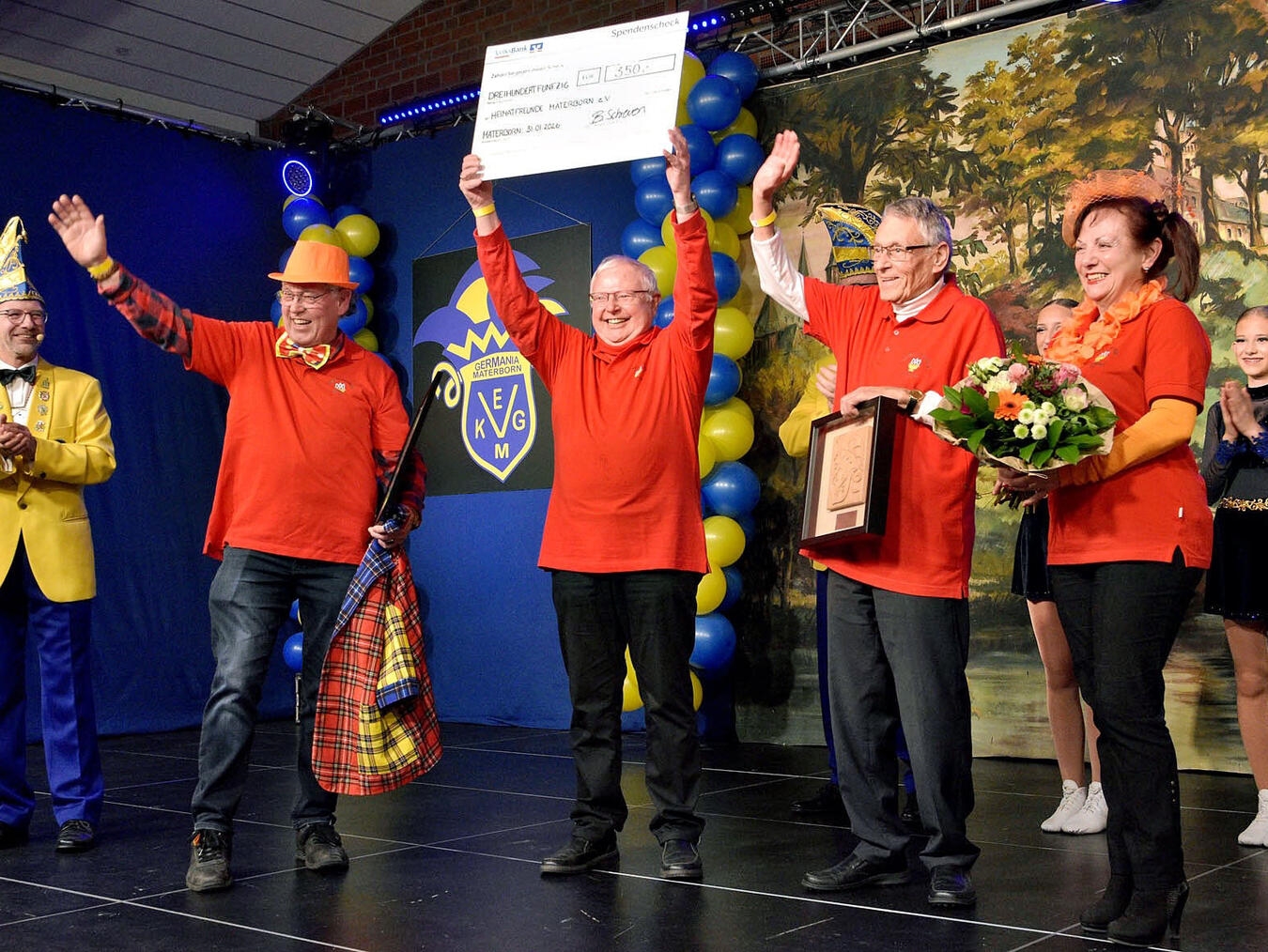 Der Narrenburgorden ging in diesem Jahr an den Heimatverein Materborn. NN-Foto: Rüdiger Dehnen