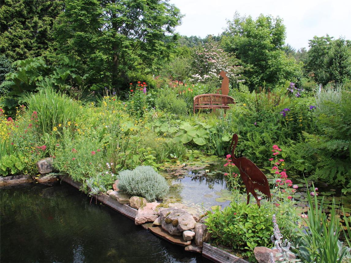Der Naturgarten der Eheleute Tennagels bietet eine Vielzahl von heimischen und exotischen Pflanzen sowie einen biologischen Schwimmteich. Foto: privat