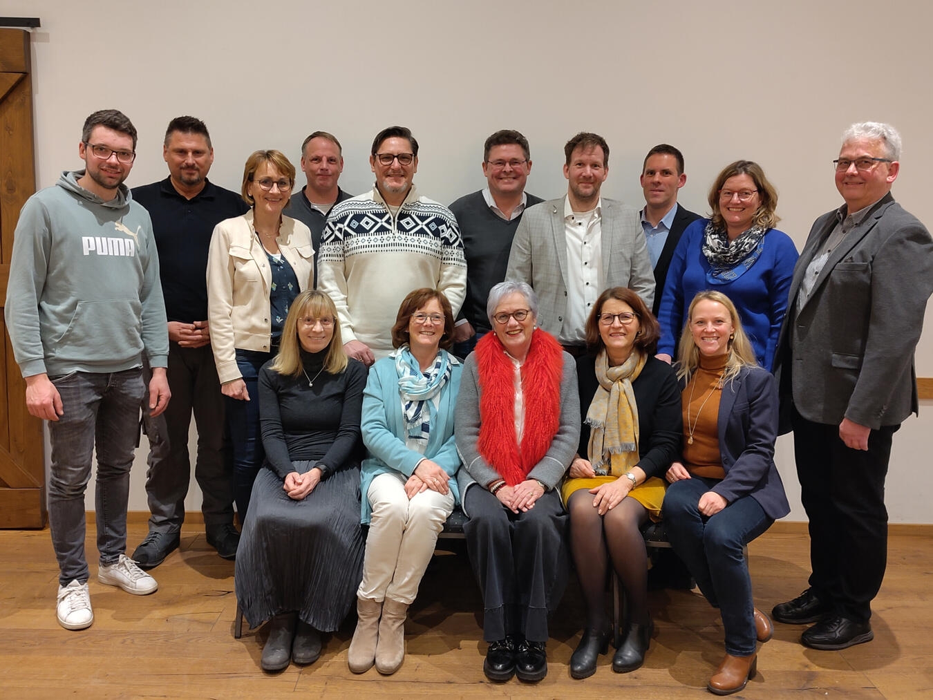 Der neu gewählte Vorstand des CDU-Gemeindeverbands Issum: (hintere Reihe, v.l.) Christian Platen, Horst Schröder, Elisabeth Stenmans, Daniel Jansen, Frank Dahms, Markus Soppe, Klaus Viefers, Thomas Ferholz, Michaela Soppe, Gerd Stenmans, (vordere Reihe, v.l.): Katja Diefenbach, Margret Keusen, Margret Voßeler-Deppe, Julia Nietschke, Johanna Muschalik-Jaskolka. Foto: privat