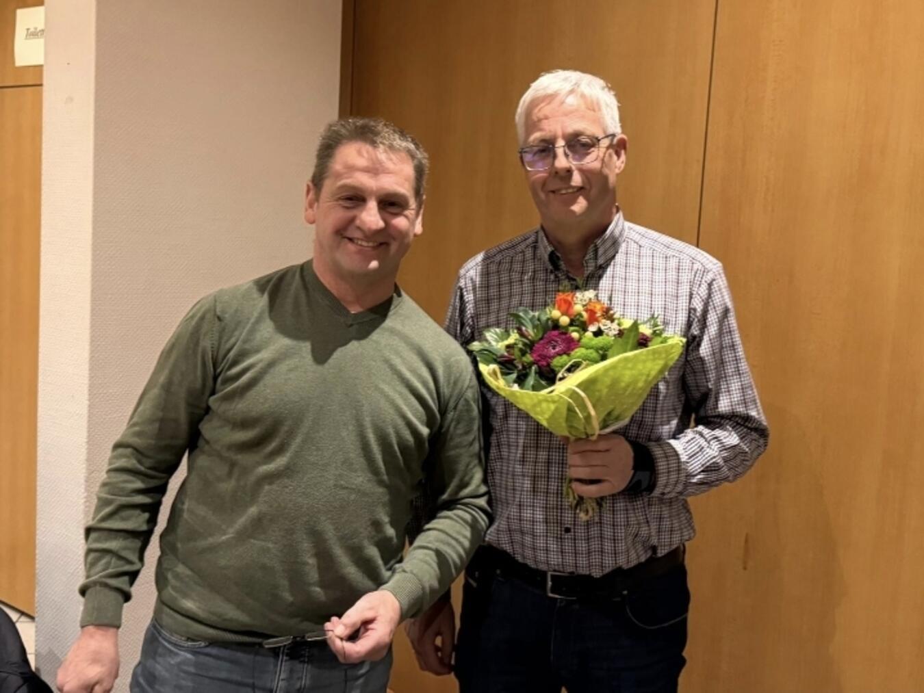 Der neue 1. Vorsitzende Christof Seegers (l.) mit seinem Vorgänger und neuen Ehrenvorsitzenden, Johannes Helling. Foto: privat