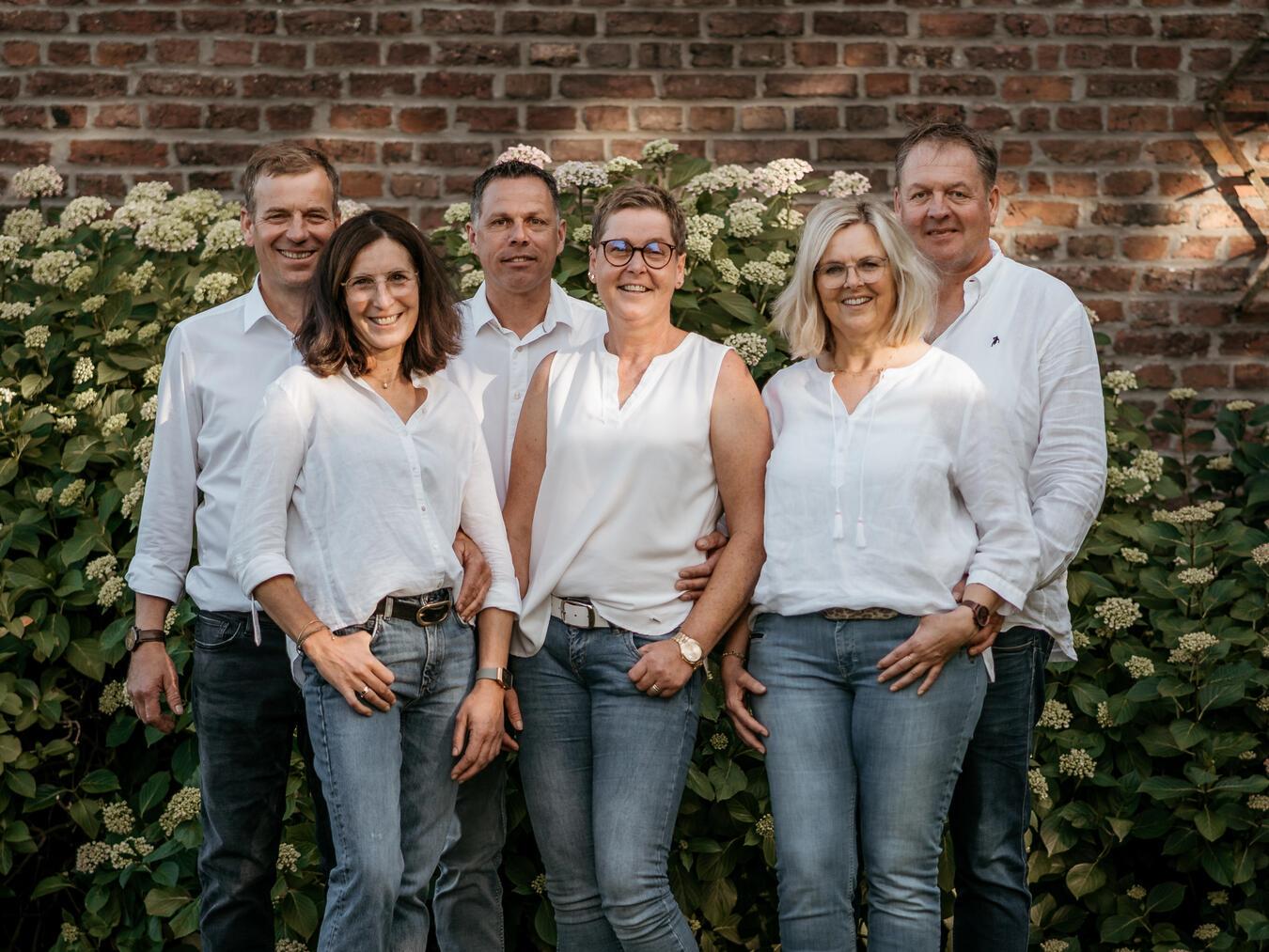 Der neue Hofstaat mit (v.l.n.r.) Klaus Leurs, Heike Leurs, Johannes „Jojo“ Kamps, Claudia Kamps, Nicola Schwarz und Stefan Schwarz.Foto: privat