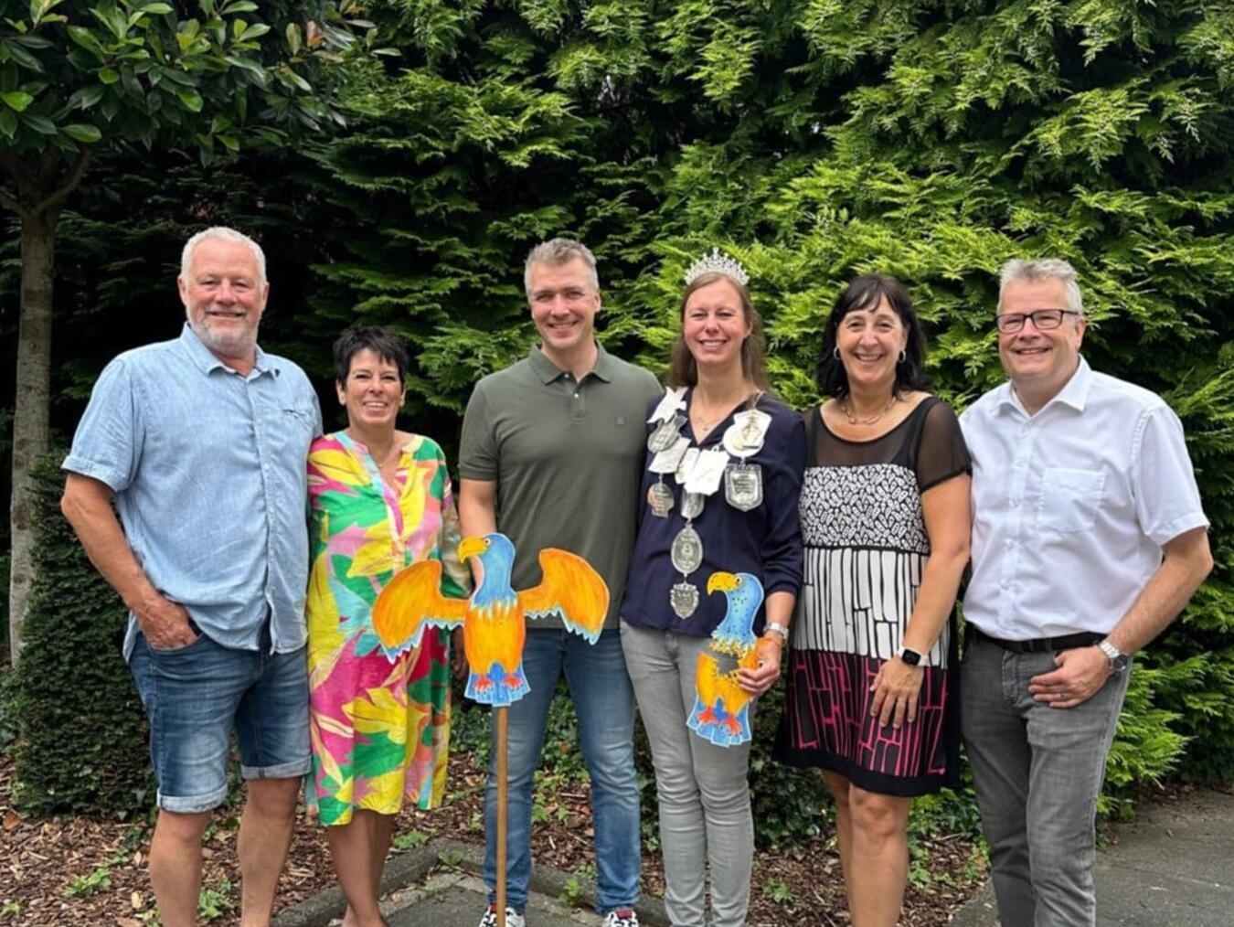 Britta Weymans ist Königin der St. Anna-Bruderschaft Der neue Hofstaat (v.l.n.r.): Josef Beterams, Renate Beterams, Christian Bönsch, Königin Britta Weymans, Monika Lemmen und Franz-Josef Lemmen.Foto: privat