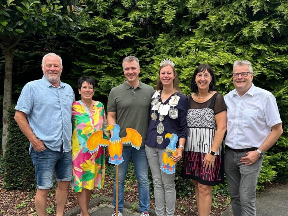 Der neue Hofstaat (v.l.n.r.): Josef Beterams, Renate Beterams, Christian Bönsch, Königin Britta Weymans, Monika Lemmen und Franz-Josef Lemmen.Foto: privat