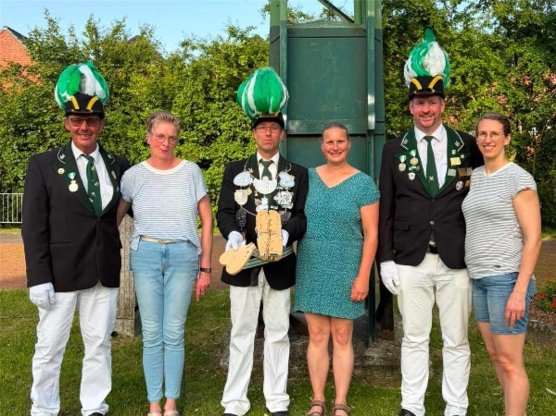 Der neue König der St.-Sebastianus-Schützenbruderschaft steht fest: Johannes Borkes holte den Vogel mit dem 152. Schuss. Foto: privat