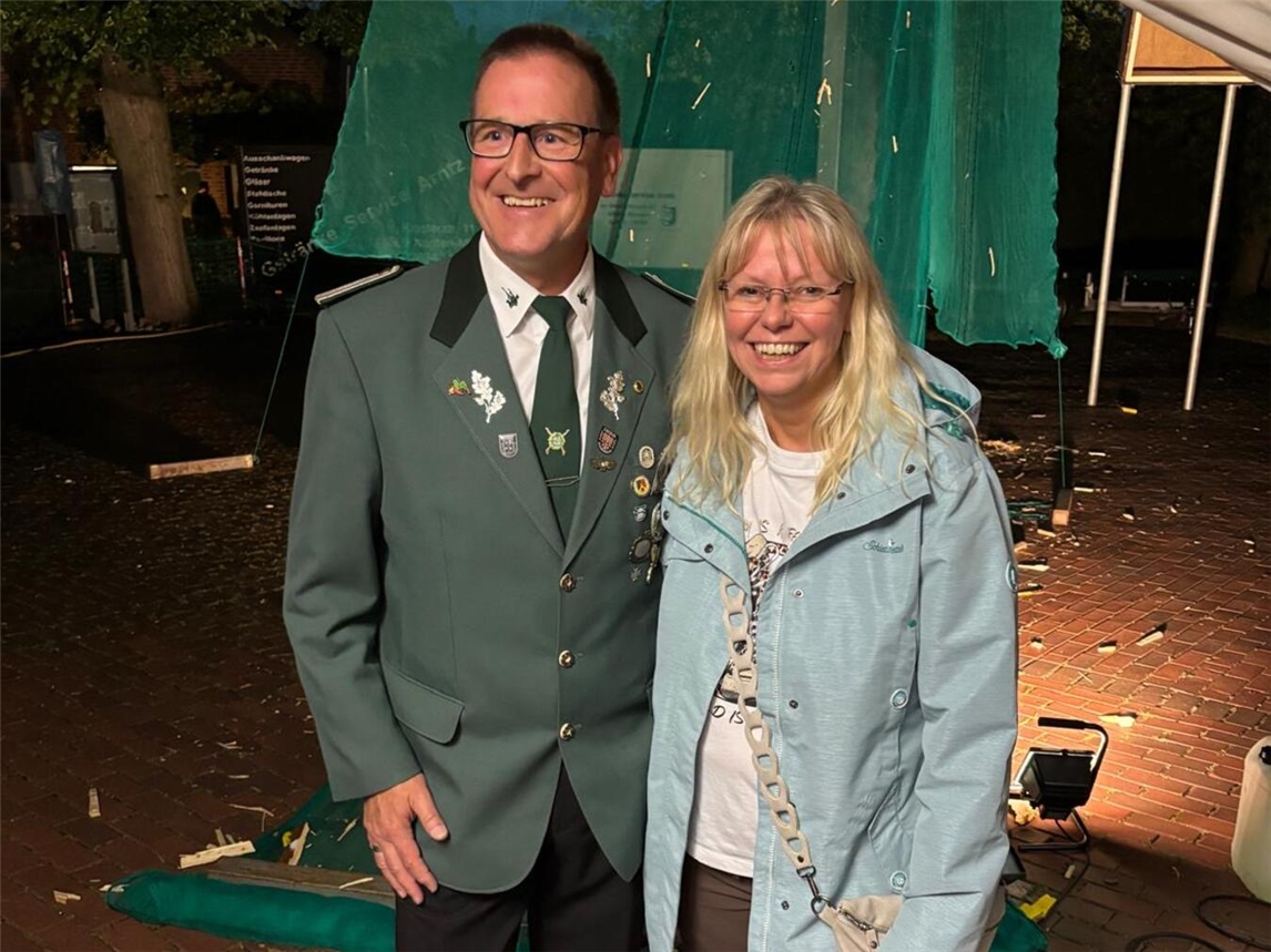 Der neue König Rolf Messerschmidt mit seiner Königin Wibke Axmann. Foto: Schützen