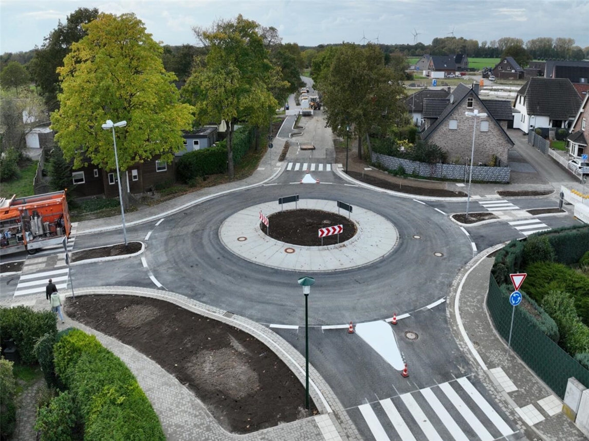 Der neue Kreisverkehr ist früher fertiggestellt worden als geplant. Foto: Gebr. Siebers Tiefbau