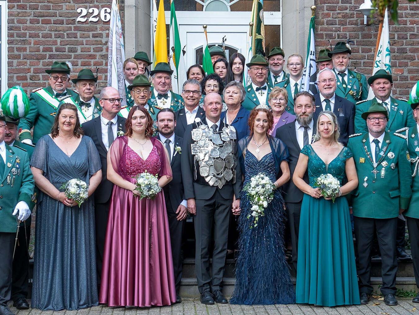 Der neue Thron um das Königspaar Marcel und Anna Haupt. NN-Foto: Gerhard Seybert