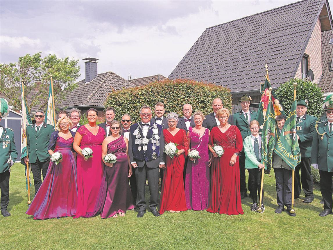 Der neue Thron um Hans-Gerd und Wilma Würfels. NN-Foto: Theo Leie