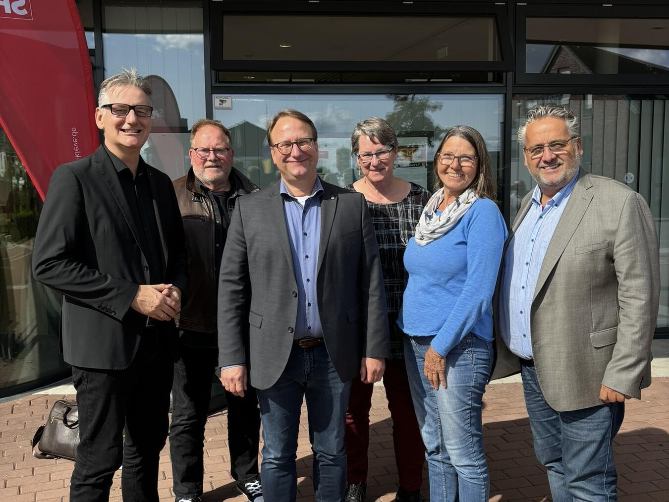 Der neue Vorstand der SPD Kreis Kleve. Von links: Bodo Wißen, Peter Ruhrländer, Thorsten Rupp, Karin Heyer, Vera van de Loo, Christian Nitsch. Es fehlen: Michael Mölders, Jörg Theis und Christin Becker.Foto: SPD Kreis Kleve/Katrin Kuhn