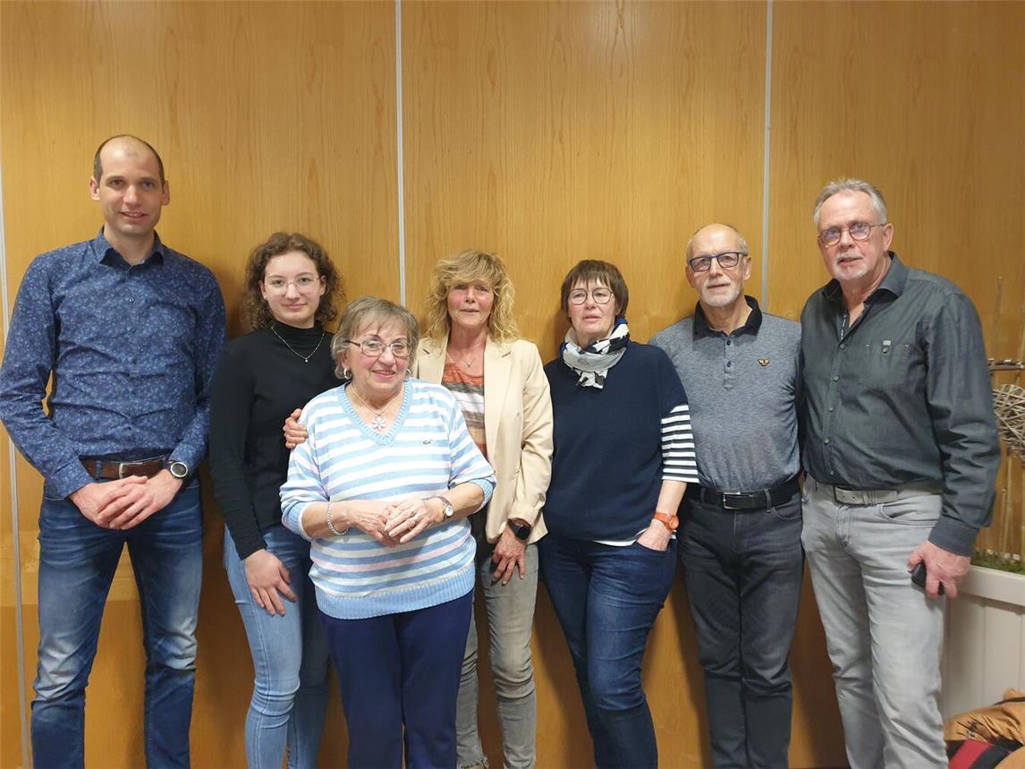 Der neue Vorstand des TV Rees: (v. l.) Tim Terhorst, Carla Termath, Gisela Mai, Heike Stader, Doris Ufermann, Reinhard Ufermann und Hans-Günter Daniels. Foto: privat