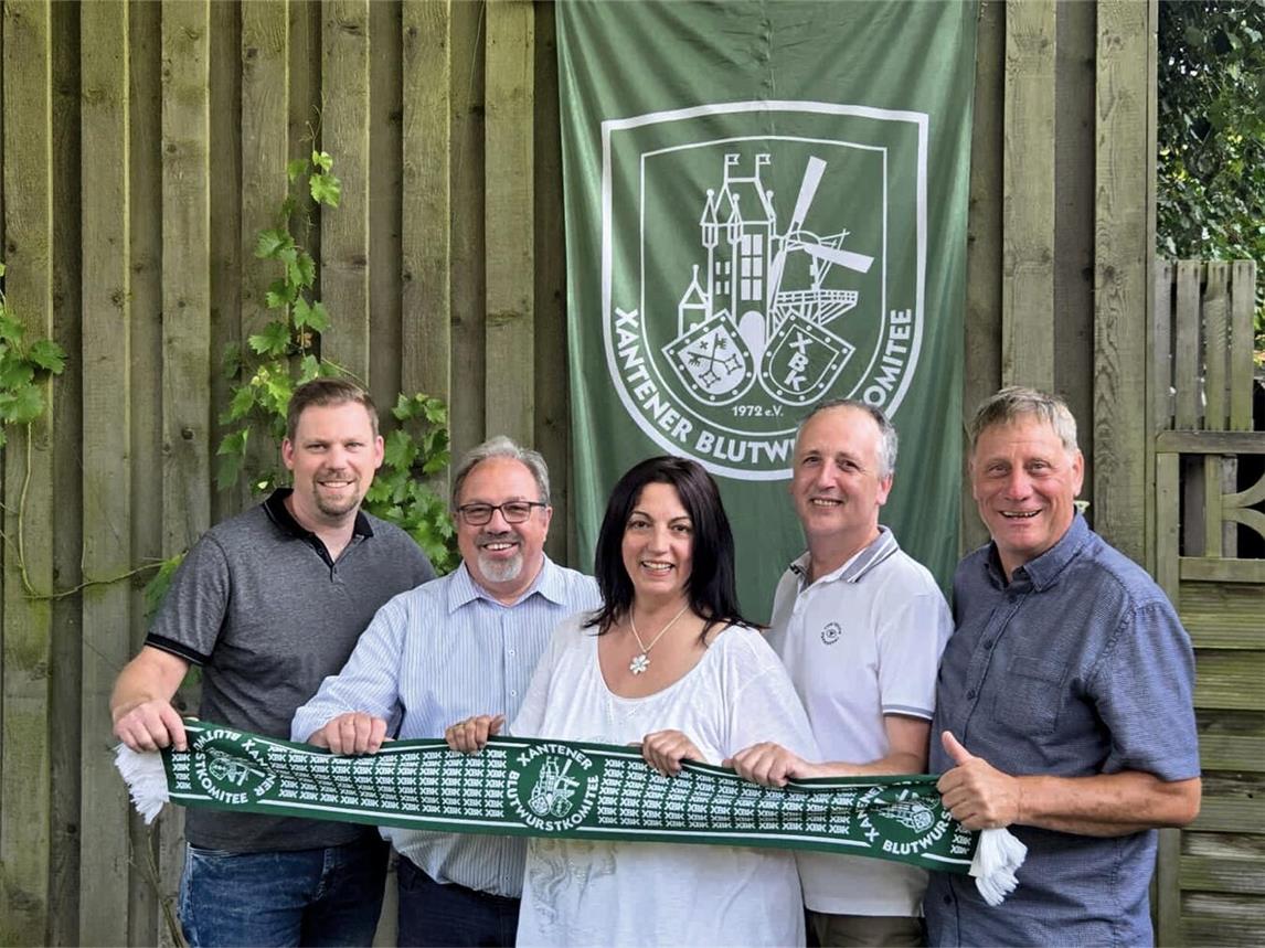 Der neue Vorstand des Xantener Blutwurstkomitees. Foto: XBK