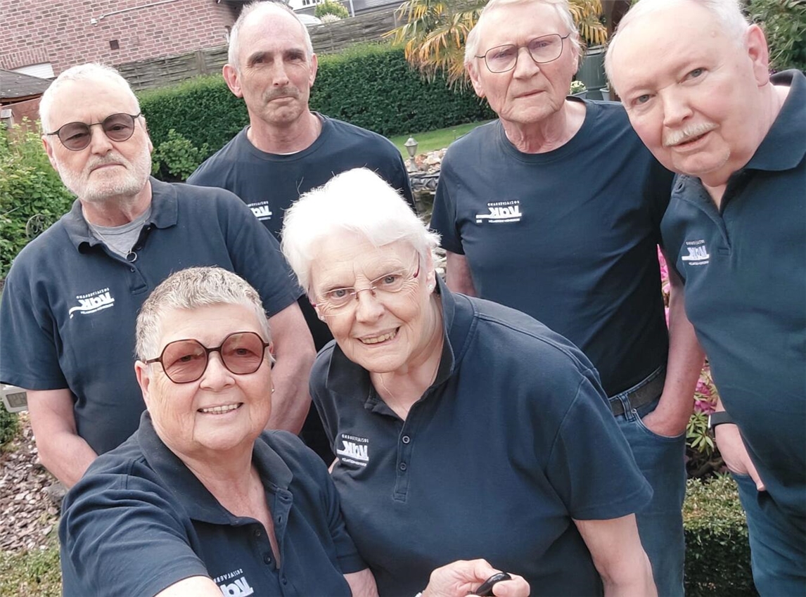 Der neue Vorstand (v.l.): 2. Vorsitzender Herbert Kouker, Beisitzer Jürgen Renner, Schriftführer Gerhard Janßen , Kassierer Norberto Stahlberg, (unten v.l.) Vertreterin der Frauen, Felicitas Rose und die 1. Vorsitzende Ramona Drenk. Foto: Gerhard Janßen 