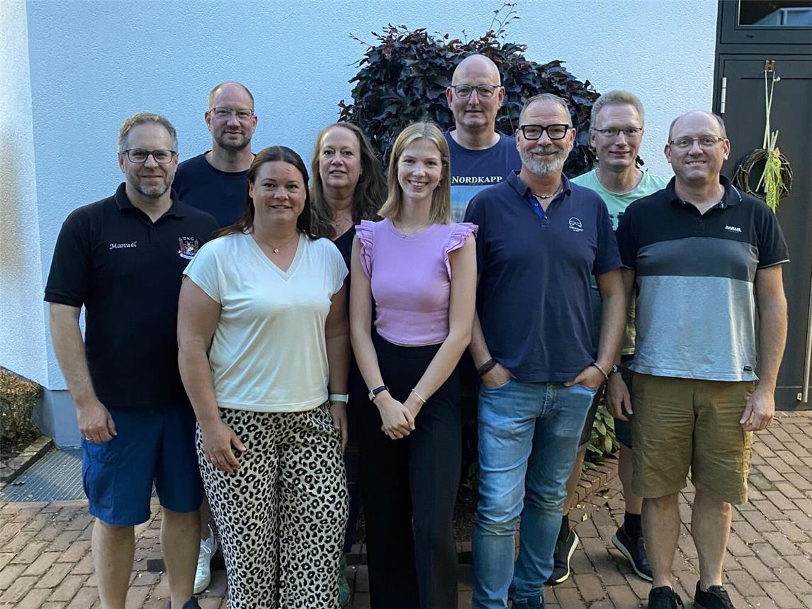 Der neue Vorstand (vordere Reihe, v.l.): Manuel Petrosky, Anne Jascheck, Mette Kleinkemm, Michael Kleinkemm und Patrick Daniels; hintere Reihe (v.l.) Andreas Hammerbach, Gerlinde Kloep, Frank Kösters und Sascha Arntzen. Foto: privat