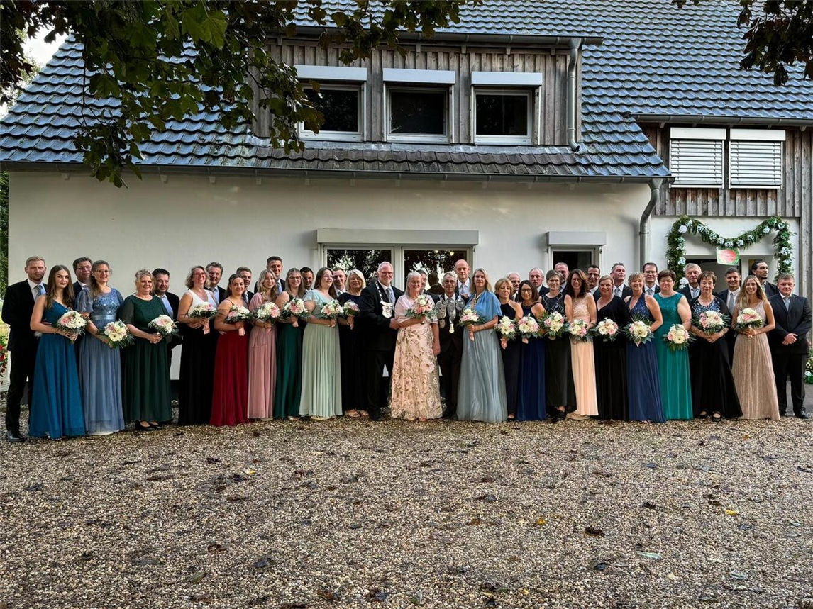 Der Nieler Thron um den noch regierenden König Bernd II. Foto: St. Antonius-Schützengilde Niel