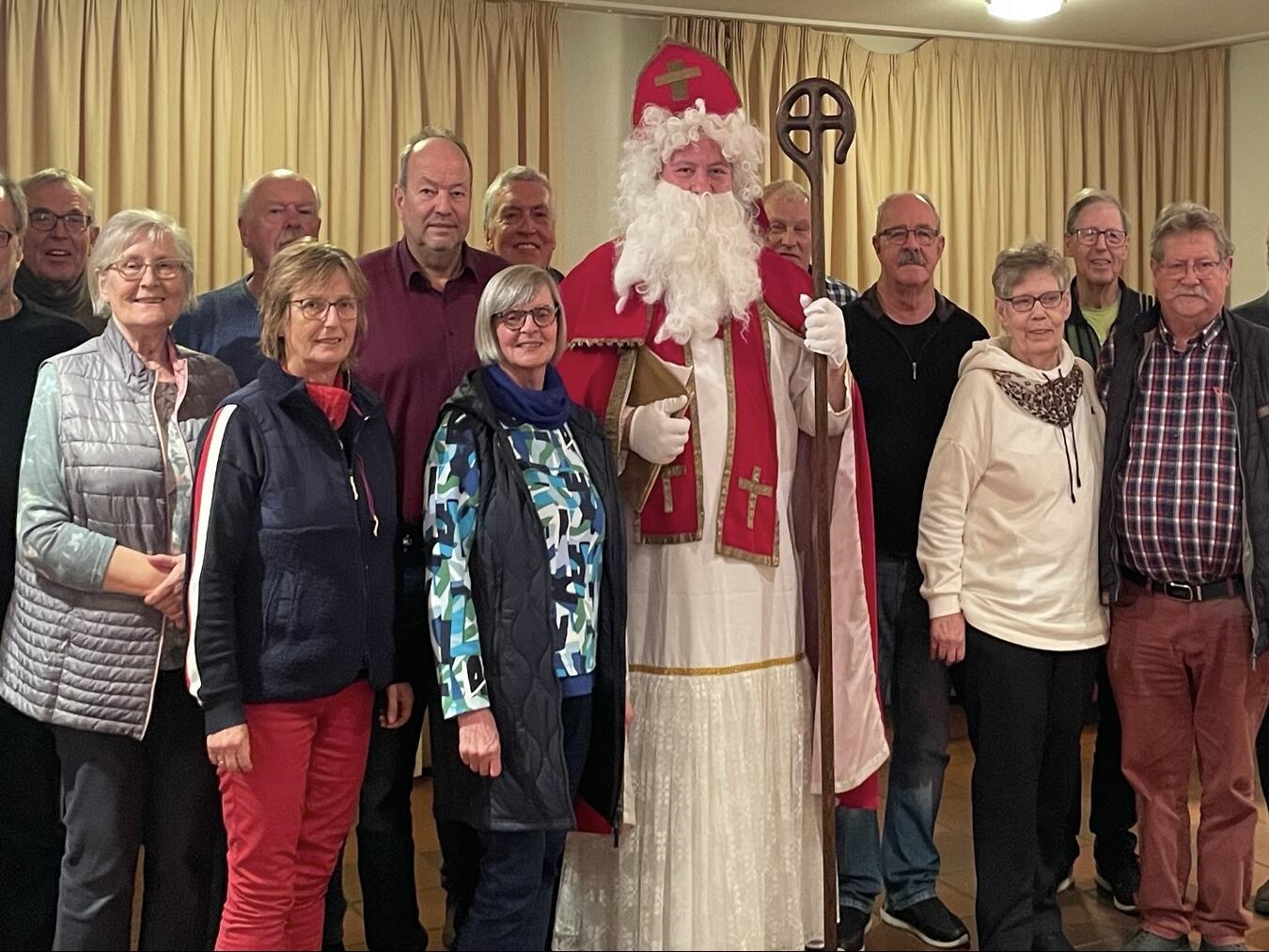 Der Nikolaus besuchte die Weihnachtsfeier des Repair-Cafés Veen. Foto: Repair-Café