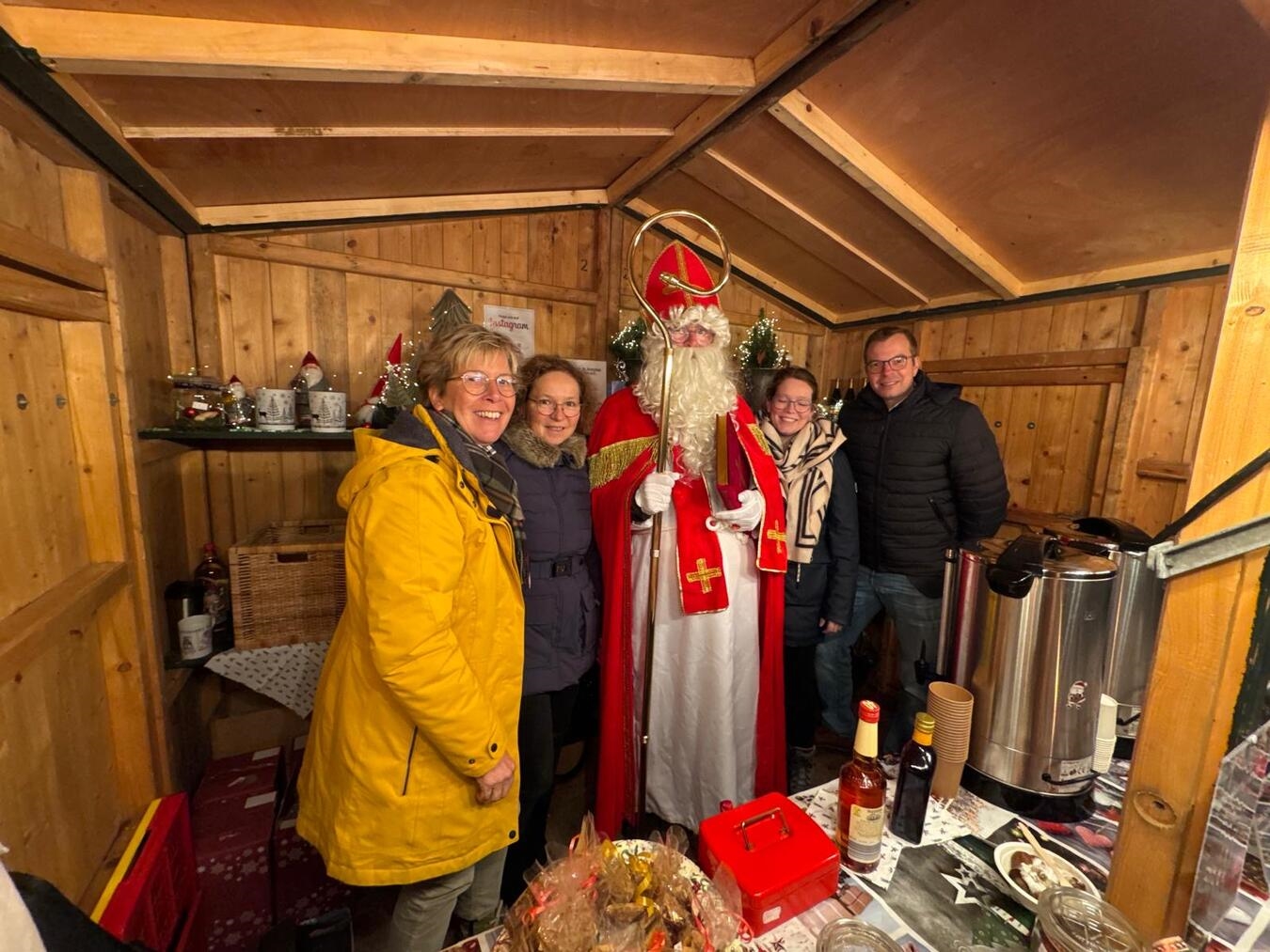Der Nikolaus hat für alle drei Markttage seinen Besuch angekündigt und wird kleine Geschenke an die Kinder verteilen. Foto: Förderverein
