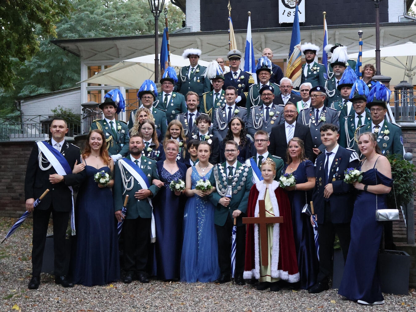 "Thron der St. Helena Schützenbruderschaft Xanten, festlich geschmückt, Foto: privat"