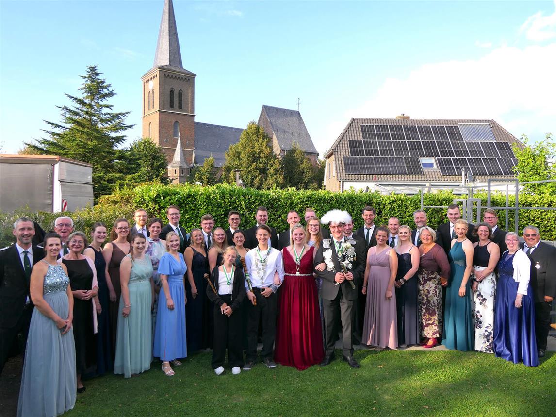 Der noch amtierende Thron um König Justus und Königin Maike; ihre Regentschaft geht am kommenden Wochenende zu Ende. Foto: privat