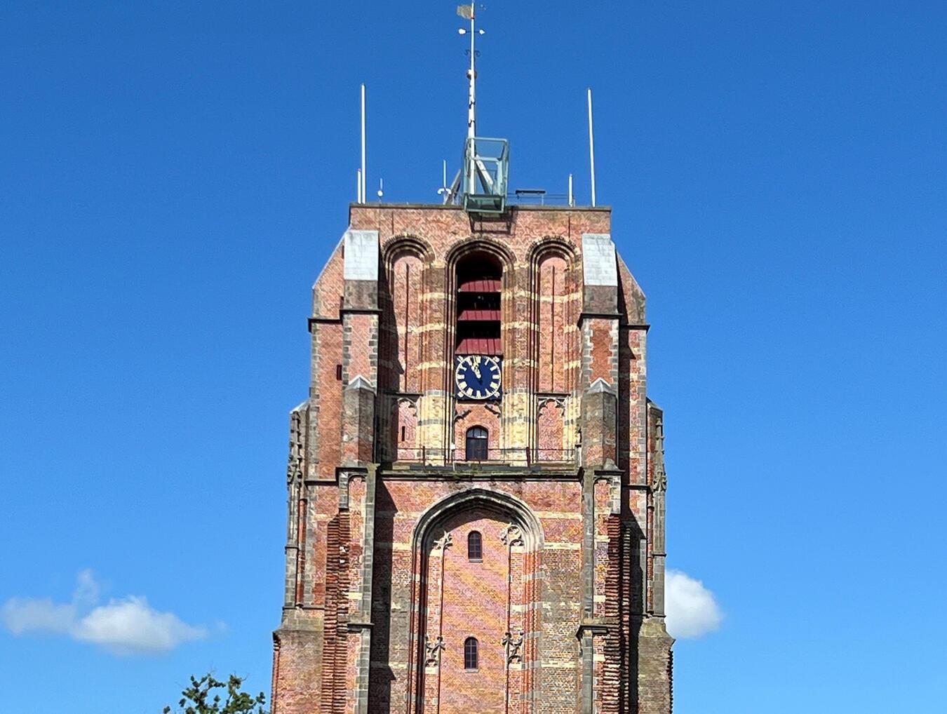 Der Oldehove ist das Wahrzeichen der Stadt Leeuwarden.