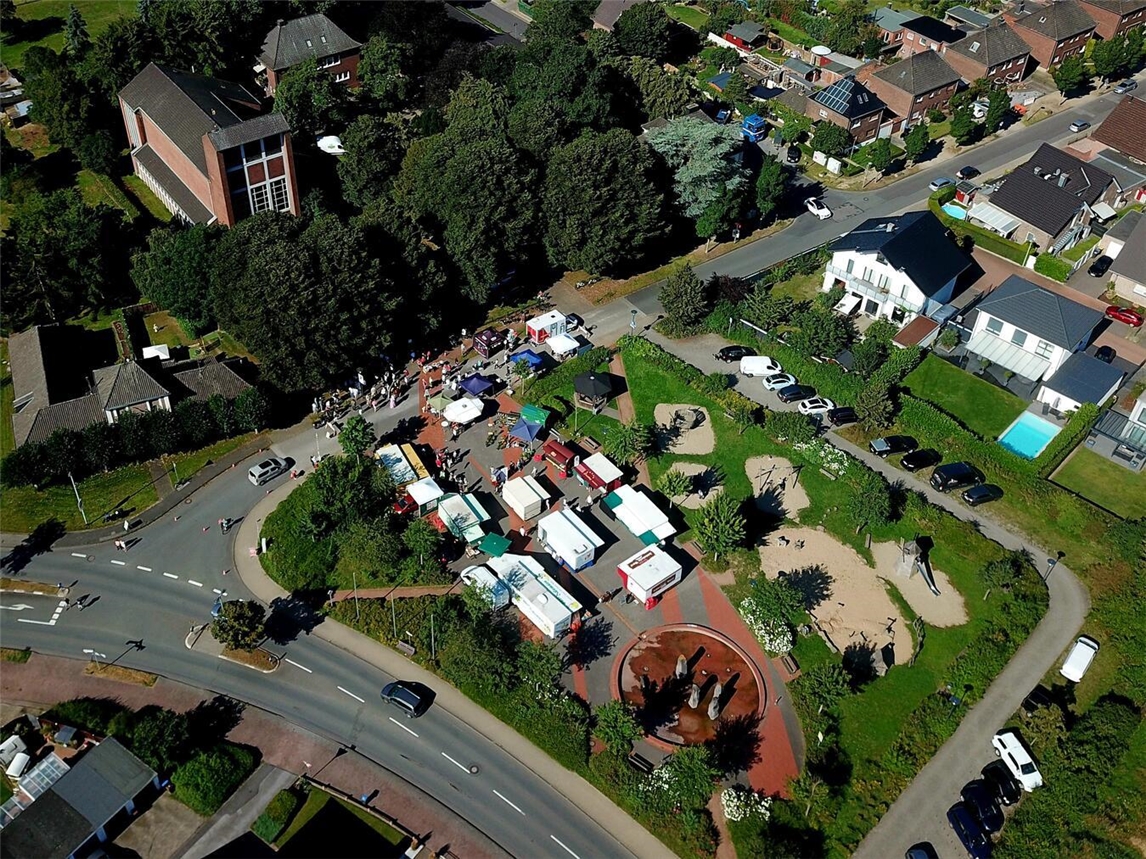Der Ossenberger Wochenmarkt von oben. Fotos: Carsten Kämmerer