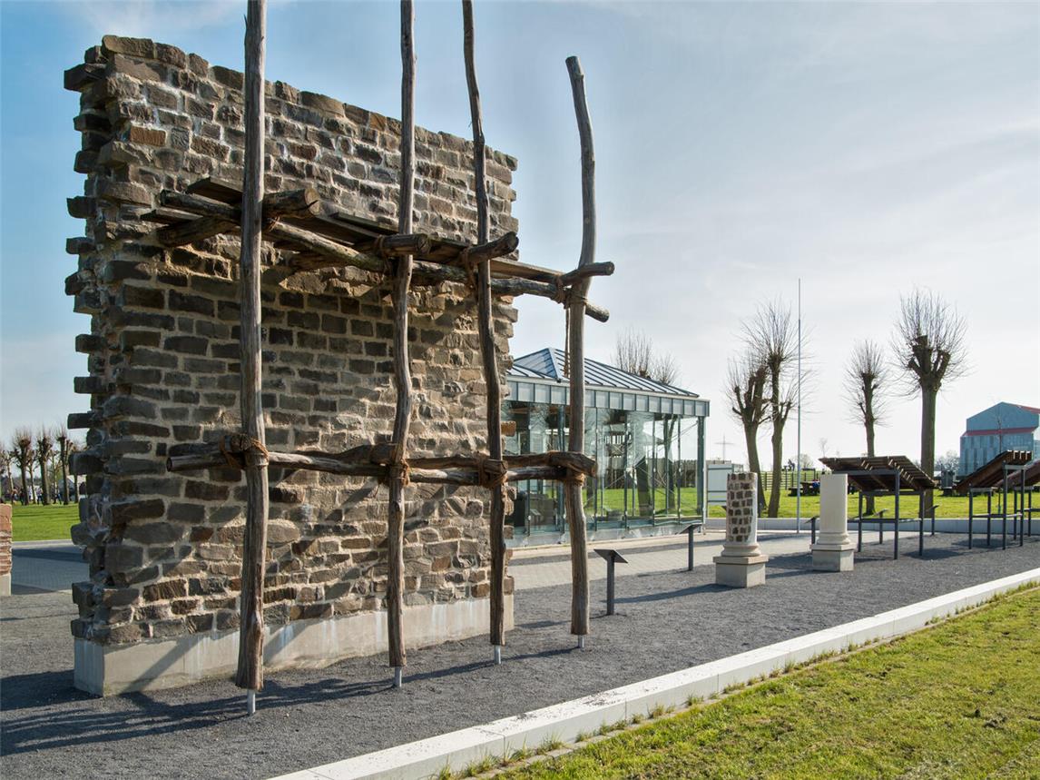Der Pavillon Bauen & Technik. Foto: Axel Thünker DGPh