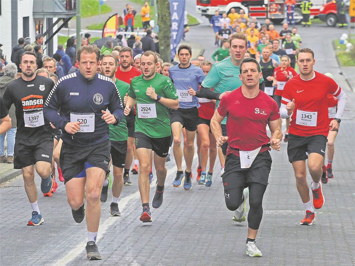 Der Pfalzdorfer Sylvesterlauf erfreut sich seit vielen Jahren ungebrochener Beliebtheit. NN-Foto: Archiv/Theo Leie