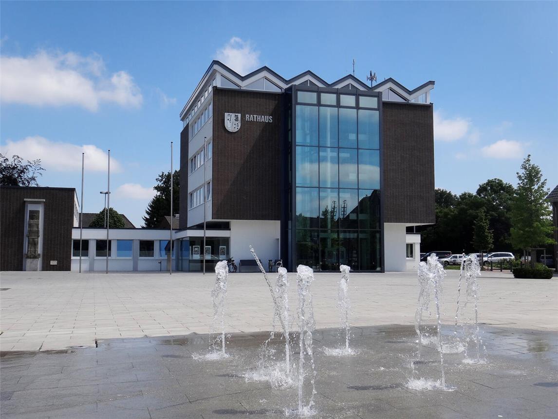 Der Platz vor dem Weezer Rathaus wird zum Festivalgelände.