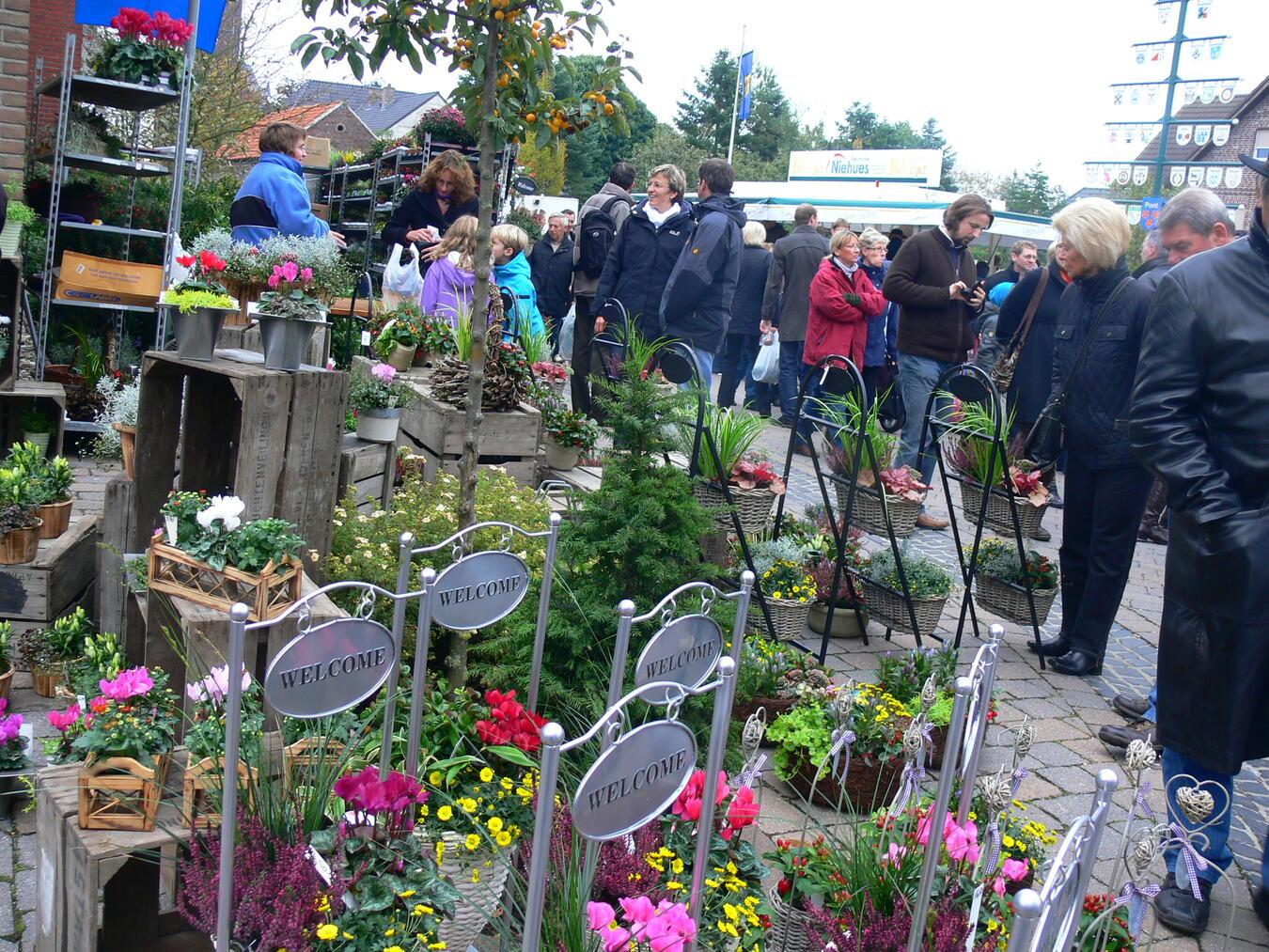 Natur, Frische, Genuss und königlicher Besuch in Pont Der Ponter Herbst- und Kartoffelmarkt wird alljährlich am dritten Sonntag im Oktober zu einem beliebten Treffpunkt.Foto: G. Seybert