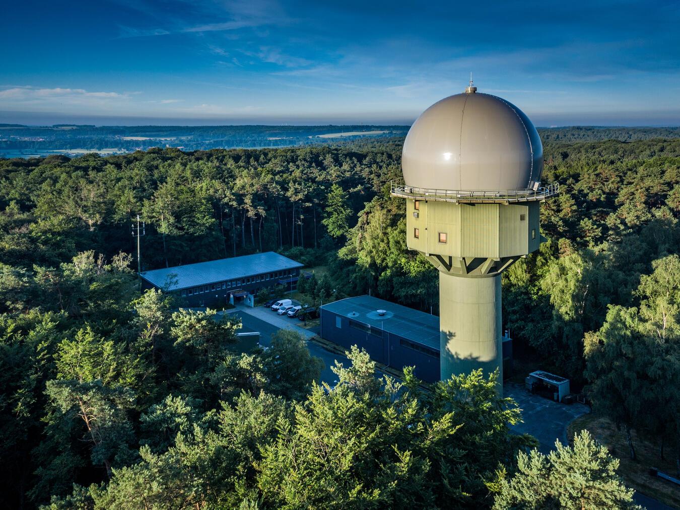 Der Radarturm im Uedemer Hochwald bei Marienbaum. Foto: Scheller/Bundeswehr