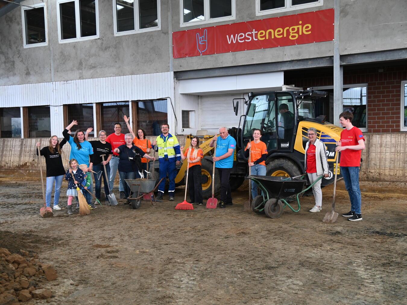 Der Reitverein Graf von Schmettow kann sich über einen neuen Boden in ihrer Halle freuen. Foto: Westenergie