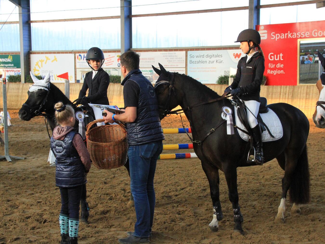 Der Reitverein Graf von Schmettow Weeze lädt zum Schulpferdeturnier ein. Foto: RV Graf von Schmettow Weeze