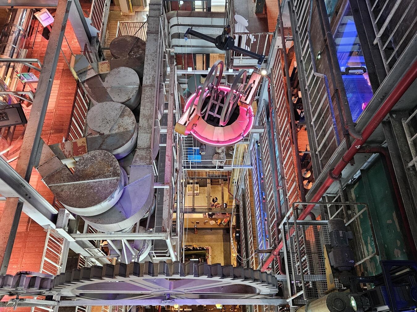 Der Rundgang durch die Schokoladenfabrik beginnt ganz oben im zehnten Stock. NN-Foto: vs