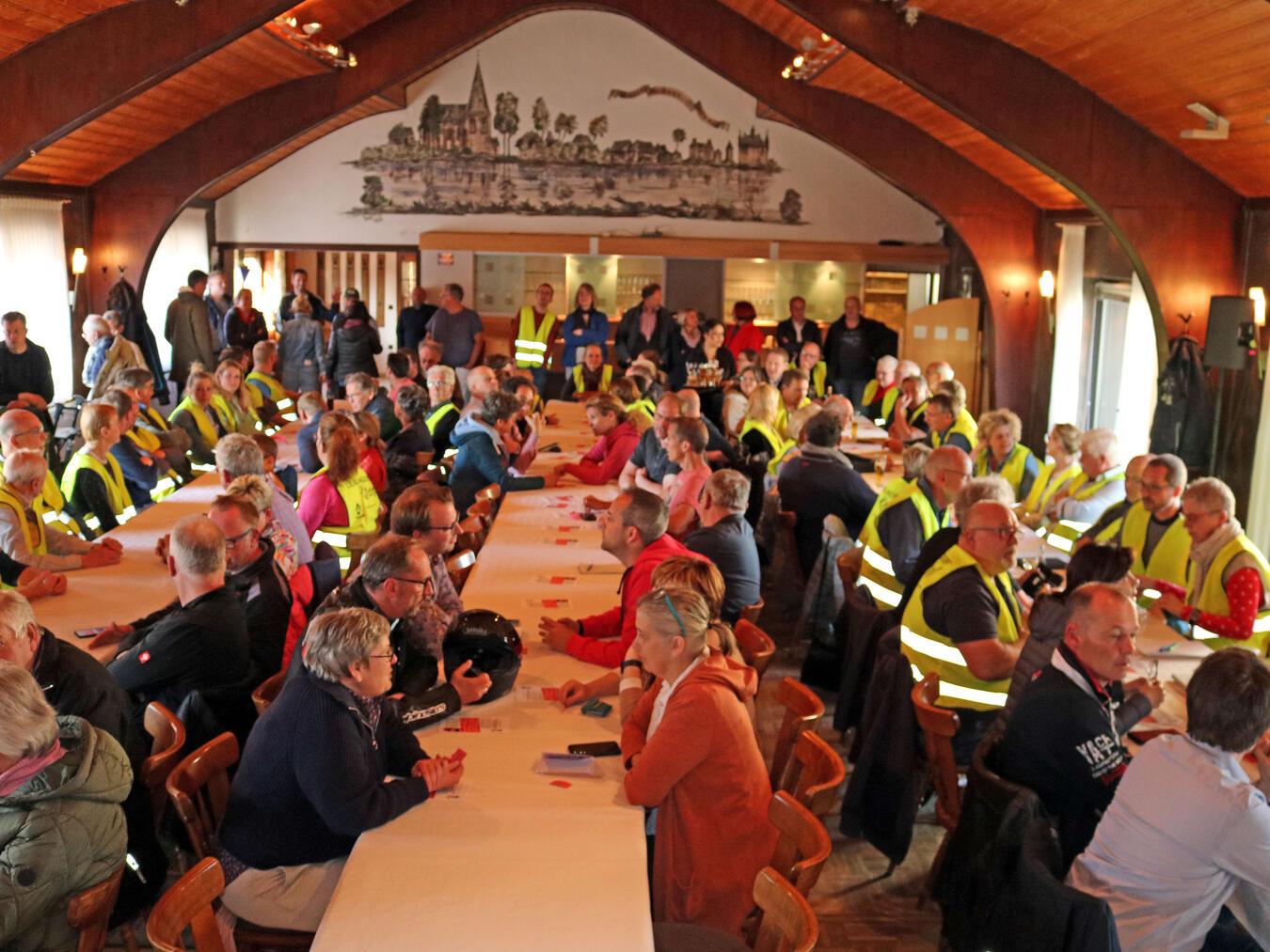 Der Saal im Restaurant Rhodos war voll besetzt. NN-Fotos (4): CDS