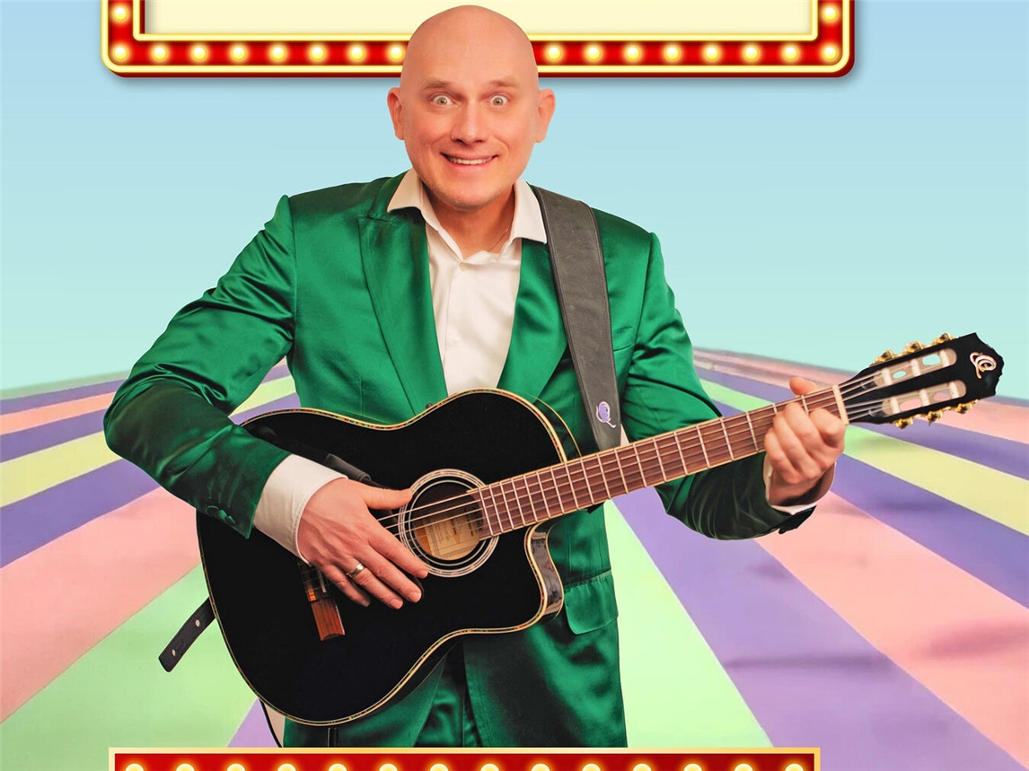 Der Schauspieler gastiert im Mai mit seinem musikalischen Comedy-Kabarett „Der Freak in mir muss Heimat finden“ am Theater Krefeld und Mönchengladbach. Foto: Tobias Wessler