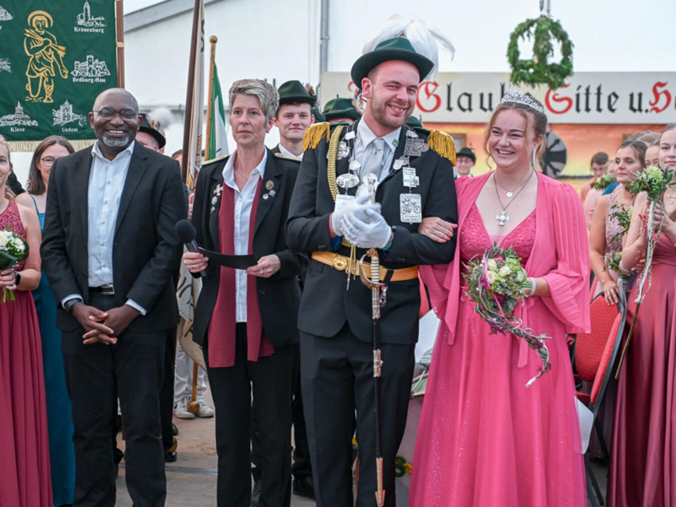 Der scheidende Schützenkönig Bastian Küppers und seine Königin Mia Kersten im Festzelt im letzten Jahr. Foto: privat