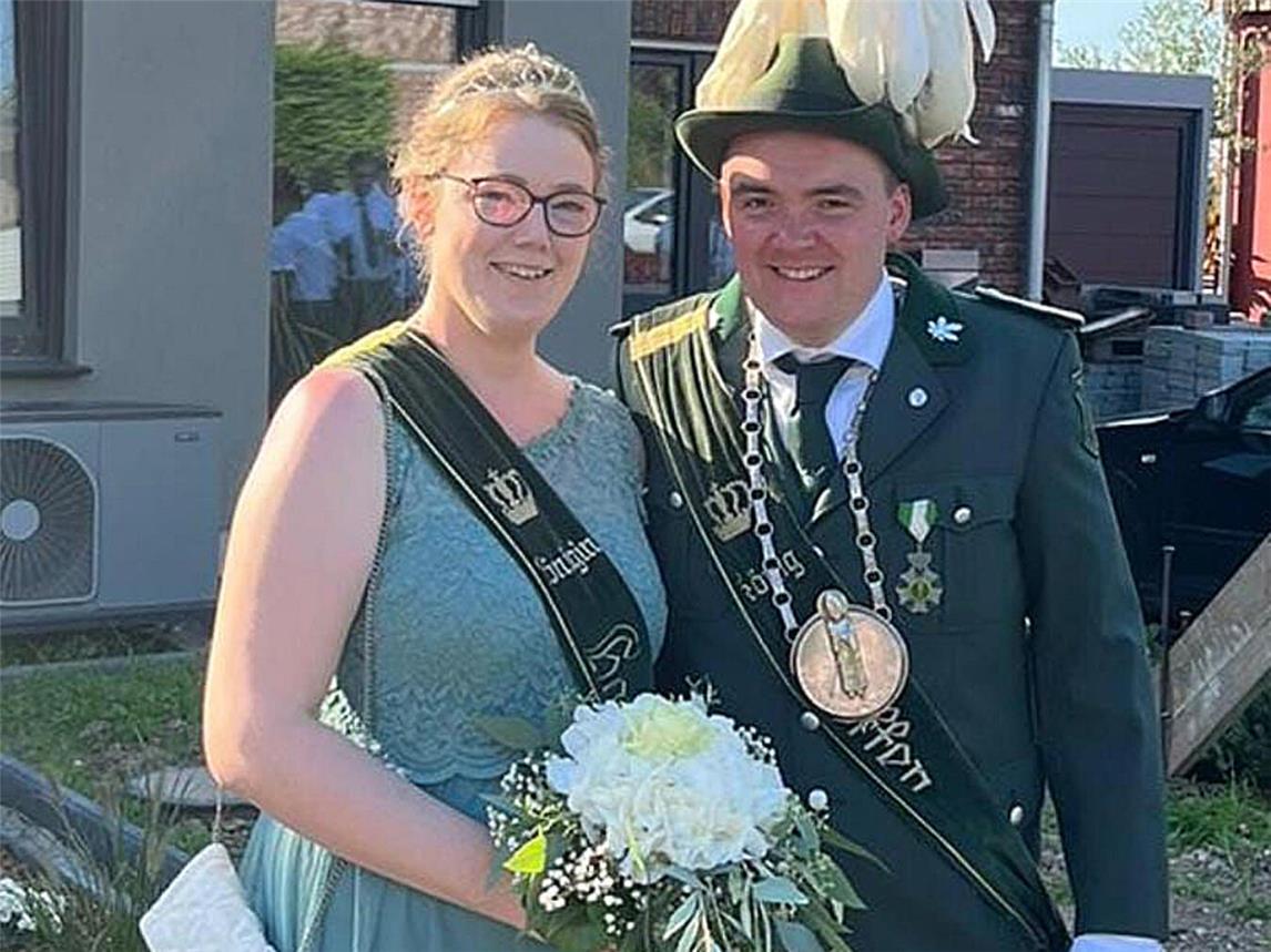 Der Schützenkönig von 2023, Carsten Bockting, und seine Königin Viktoria Heuer-Brinkmann. Foto: privat