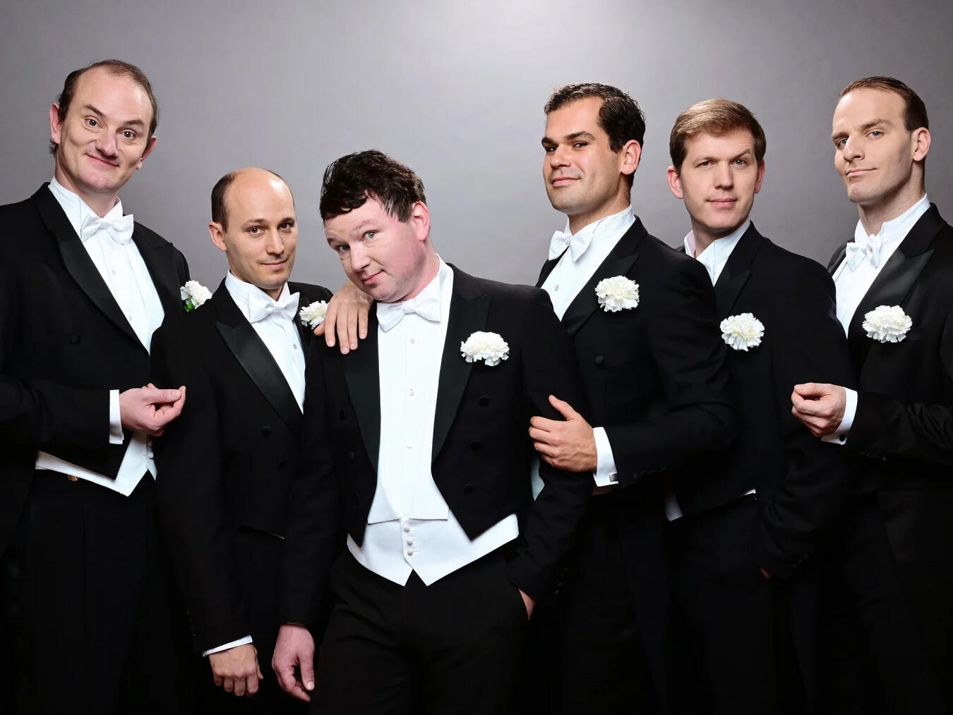Zurück in die goldenen 20er Der Show-Abend „Ein kleines bisschen Glück“ mit „The Real Comedian Harmonists“ lässt die unbeschwerte Leichtigkeit, den ironischen Humor und den hohen musikalischen wie oftmals auch inhaltlichen Anspruch der legendären Vokalisten-Gruppe neu aufleben. Foto: Urban Ruths