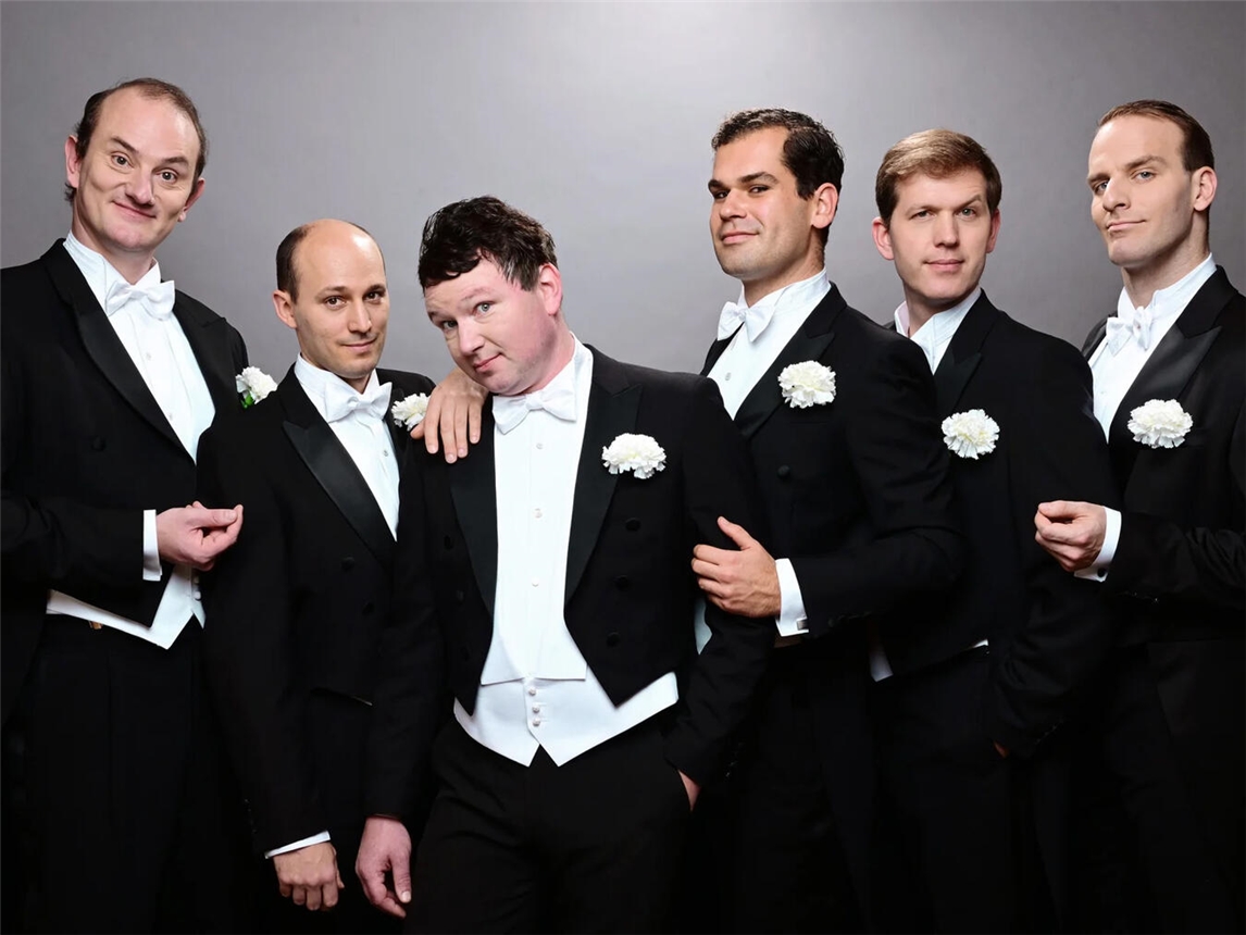 Der Show-Abend „Ein kleines bisschen Glück“ mit „The Real Comedian Harmonists“ lässt die unbeschwerte Leichtigkeit, den ironischen Humor und den hohen musikalischen wie oftmals auch inhaltlichen Anspruch der legendären Vokalisten-Gruppe neu aufleben. Foto: Urban Ruths