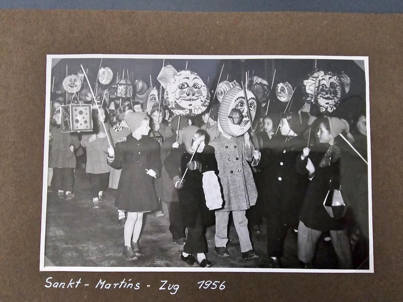 St.-Martins-Komitee Geldern feiert 120-Jähriges Der Spaß ist auch nach vielen Jahrzehnten noch ungebrochen. So sah der Zug 1956 aus. Fotos: Stadt Geldern