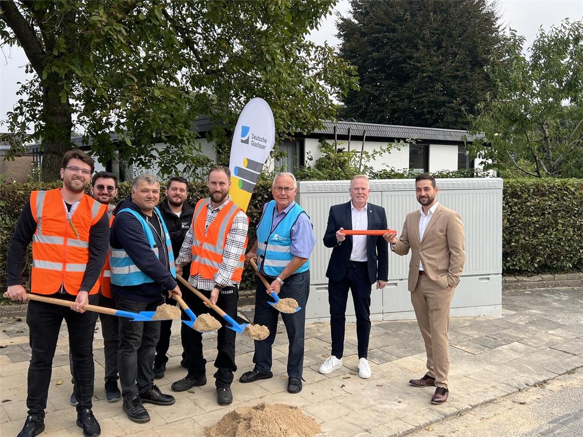 Der Spatenstich markiert den Beginn der weiteren Arbeiten. Foto: Luca Sardini