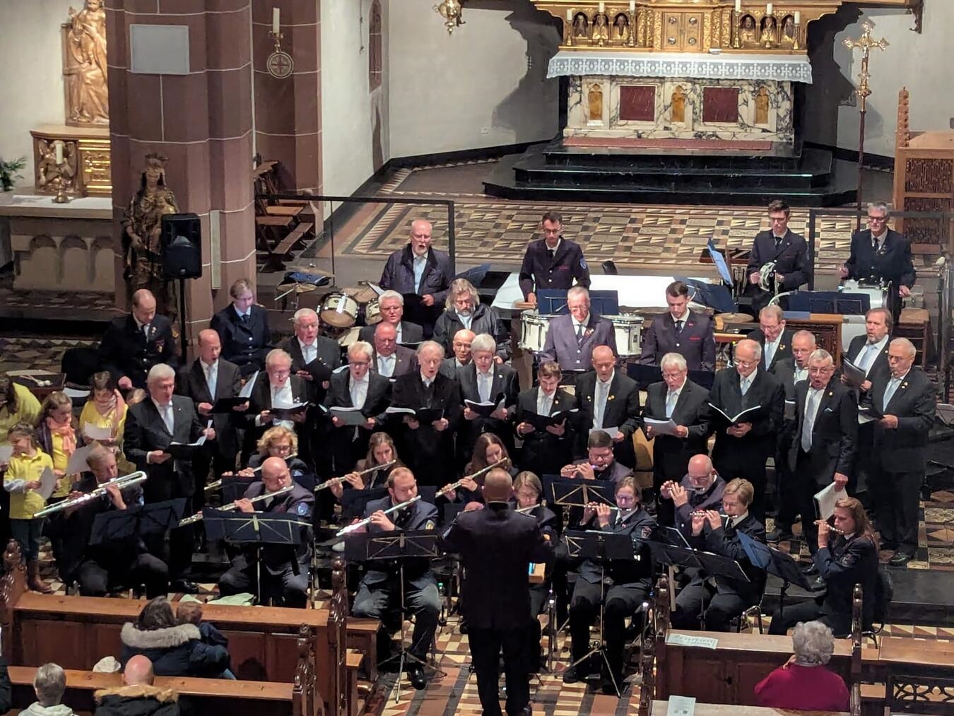 Stimmungsvolles Programm Der Spielmannszug der freiwilligen Feuerwehr begeisterte das Publikum.