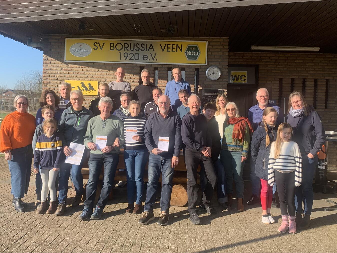 Der Sportverein überreichte den Absolventen ihre Urkunden. Foto: Borussia Veen