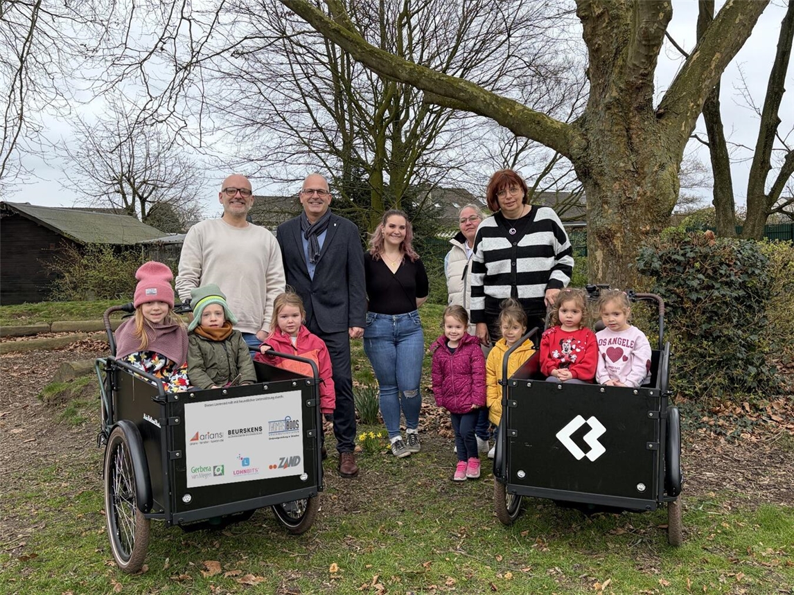 "St. Josef-Kindergarten mit zwei neuen Lastenrädern, umweltfreundliche Mobilität, Foto: privat"