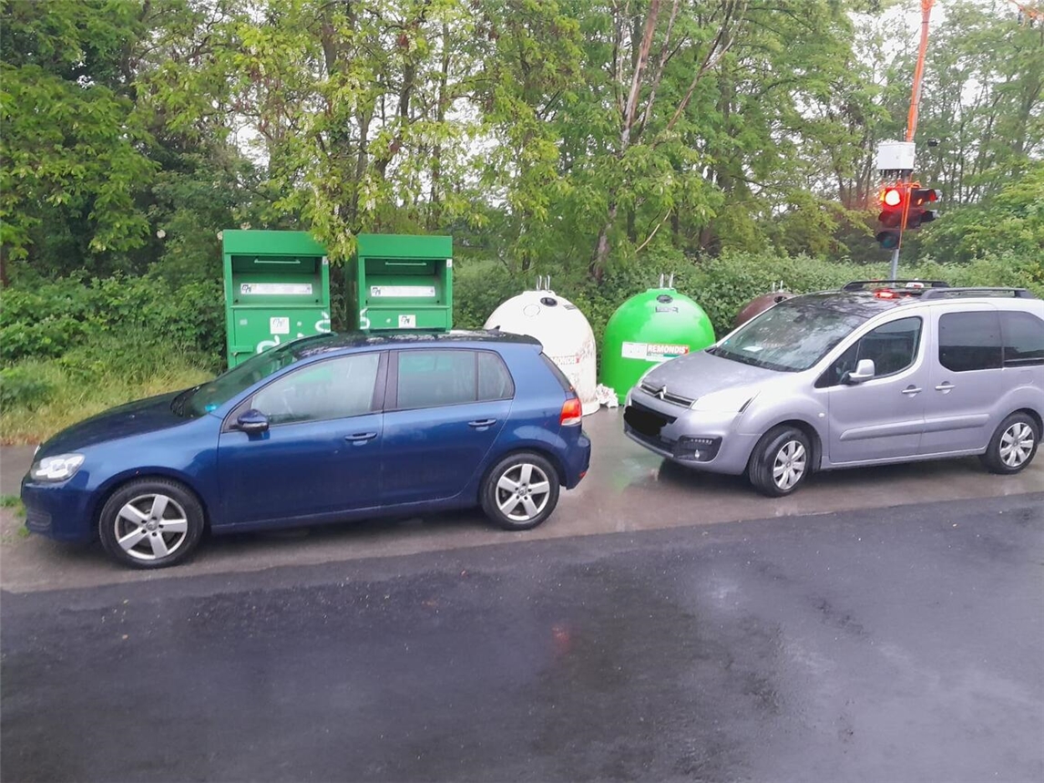 "Geschlossener Glascontainer-Standort mit Hinweis auf alternative Glascontainer, Foto von Remondis Recycling GmbH & Co. KG"