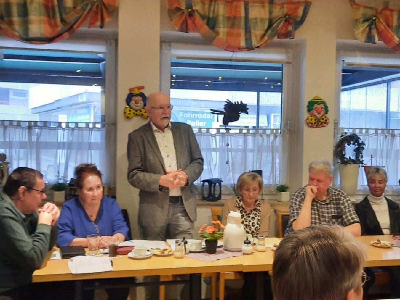 Der stellvertretende Bürgermeister Gerhard Gertsen auf der Versammlung des VdK in Emmerich. Foto: privat