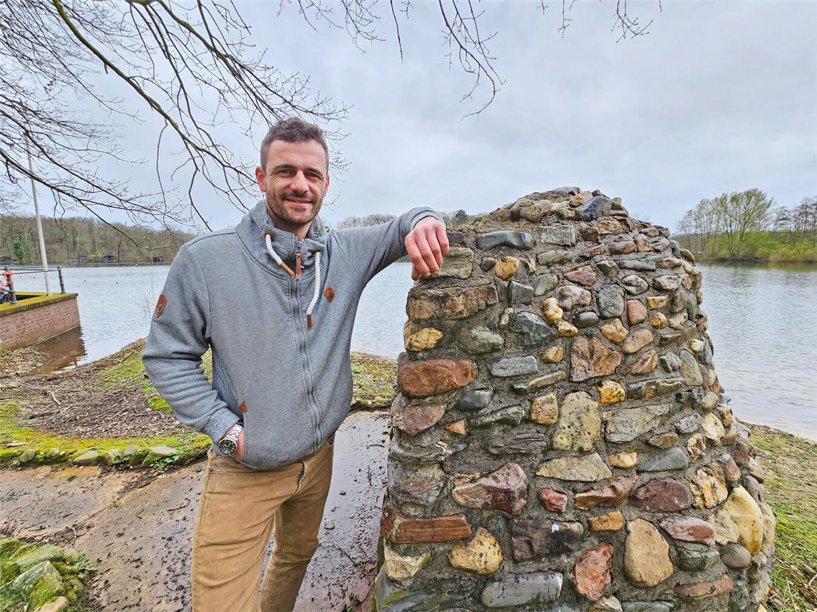 Der stillgelegte Steinturm als Wahrzeichen am Eyller See soll nicht nur generalüberholt, sondern auch als Brunnen reaktiviert werden. NN-Foto: Thomas Langer